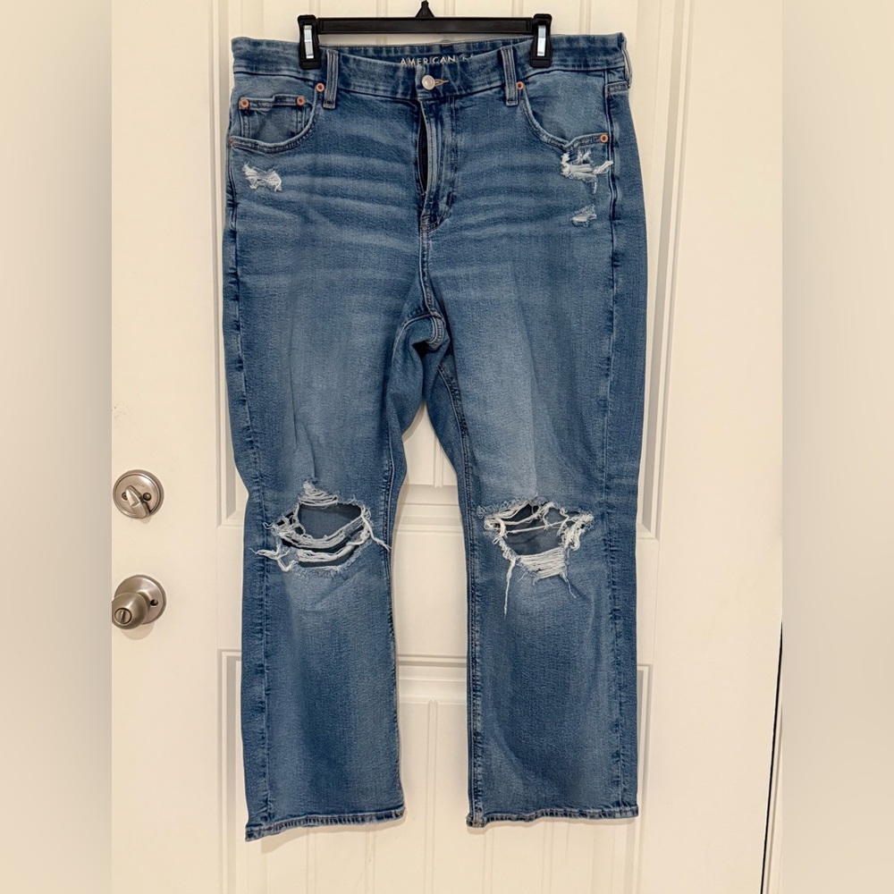 American Eagle Outfitters Women's Light Blue Ripped Boyfriend Jeans SHORT